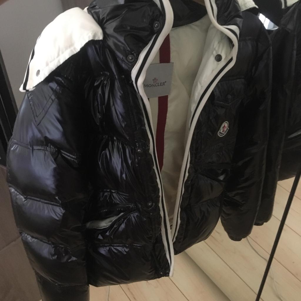 Unisex Moncler Jacke im sehr guten Zustand,große M,classe 1,Farbe schwarz