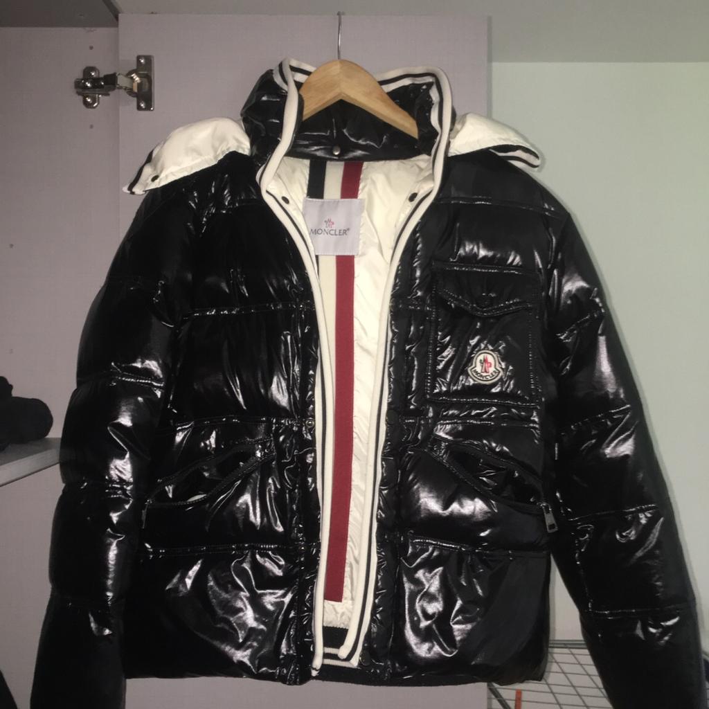 Unisex Moncler Jacke im sehr guten Zustand,große M,classe 1,Farbe schwarz