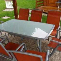 Verkaufen unsere sehr gepflegte Garnitur, bestehend aus 6 Sesseln, davon 2 schwenkbar, Tischmaße: 1,65mx95cm um 250 Euro