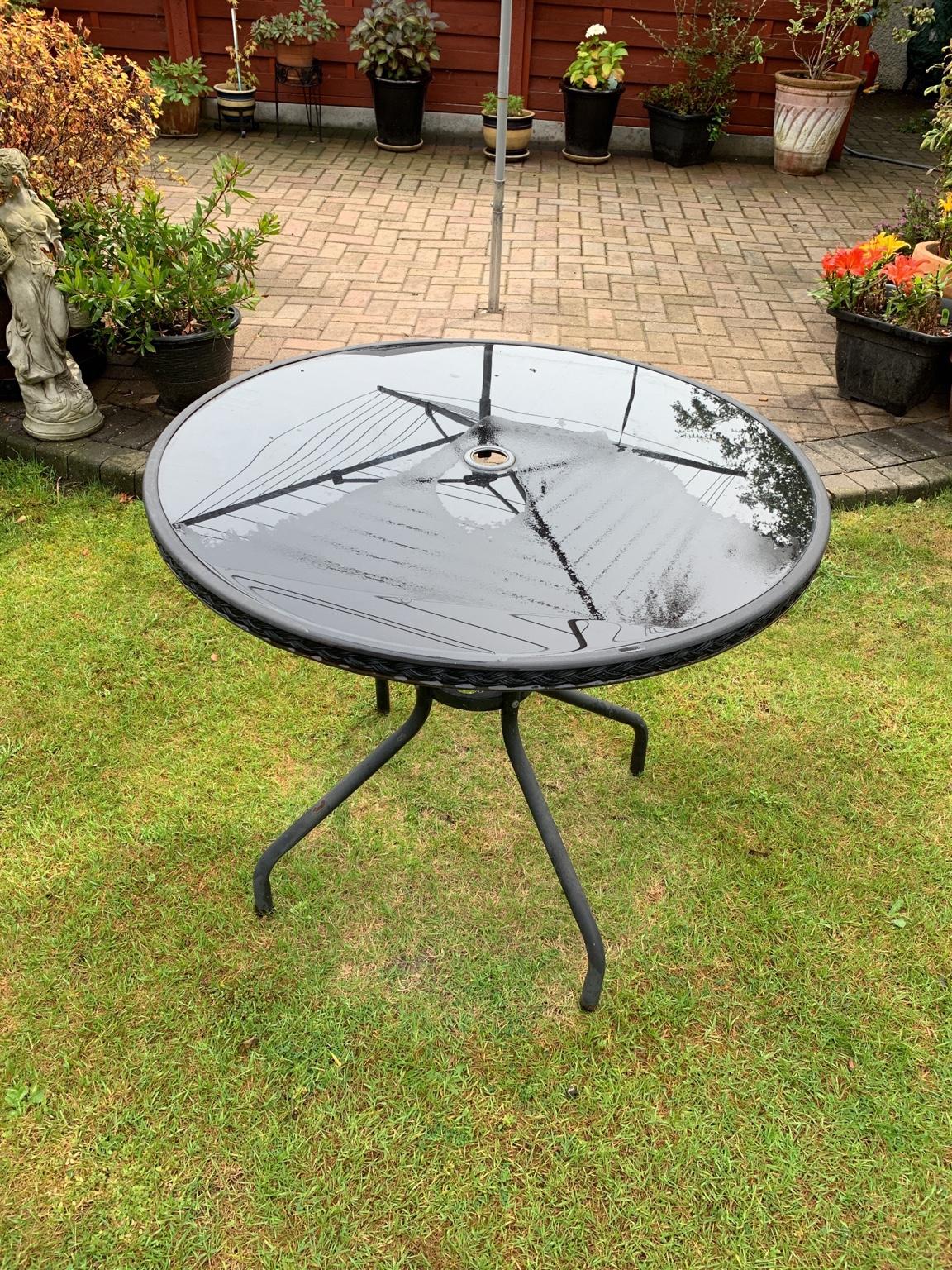 Round Glass Garden Table in RM17 Mary for £12.00 for sale Shpock
