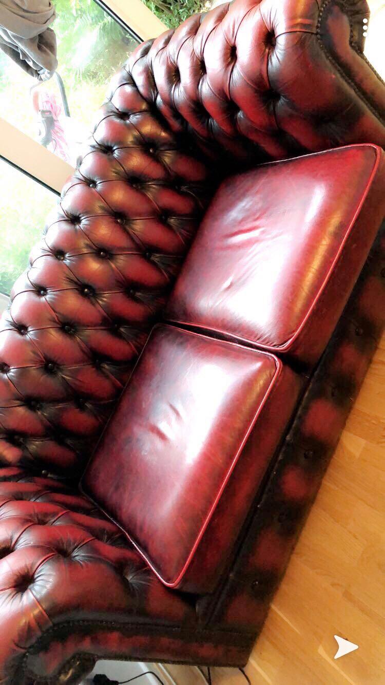 Vintage leather second hand chesterfield sofa in W11 Chelsea for £400.
