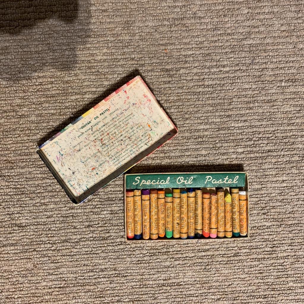 Guitar Oil Pastels 16 Colours in B43 Sandwell for £1.00 for sale