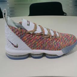 scarpe nuove mai usate . vendo per inutilizzo. scarpe NBA Nike Lebron James 16 pagate 150 euro a metà prezzo.