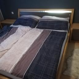 Bett (Rahmen 220x190cm),mit Lattenrost und 2 Nachtkästchen
In gutem Zustand, bereits abgebaut
