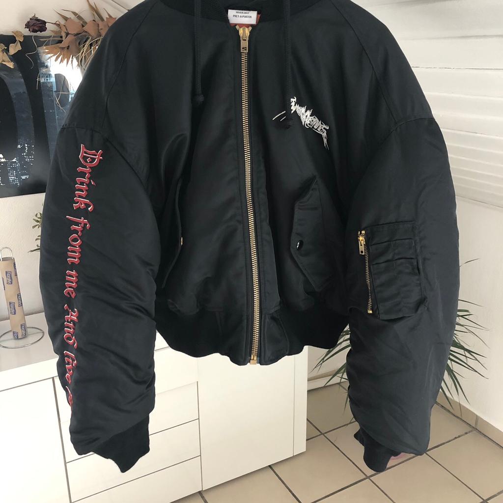 Vetements Total Fucking Darkness Bomber Jacke in 64584 Biebesheim