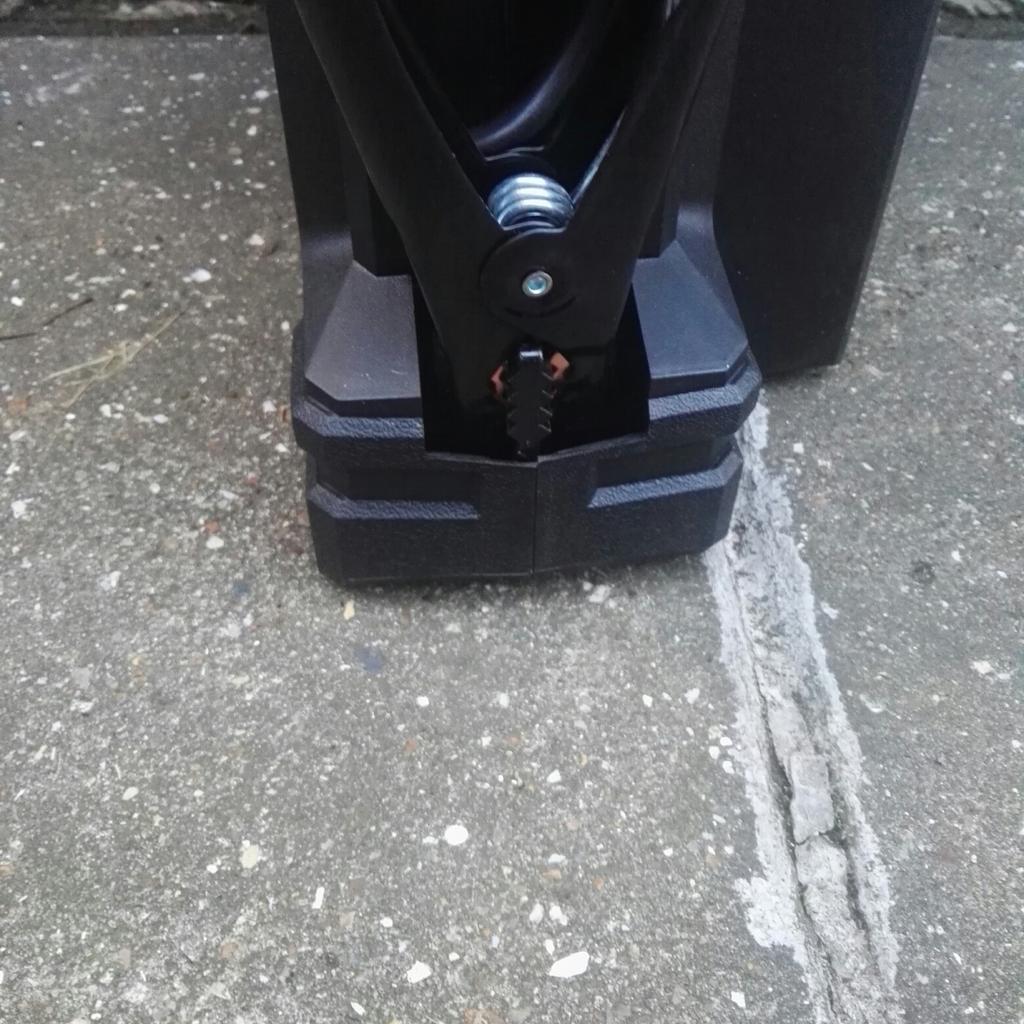 Halfords 6in1 Jump Starter Power Pack in SE27 London for £50.00 for