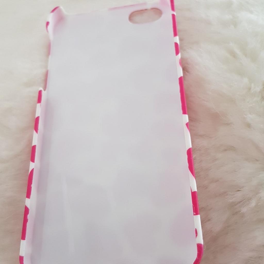 Here I am selling a lovely heart I phone 5s case.In great condition.