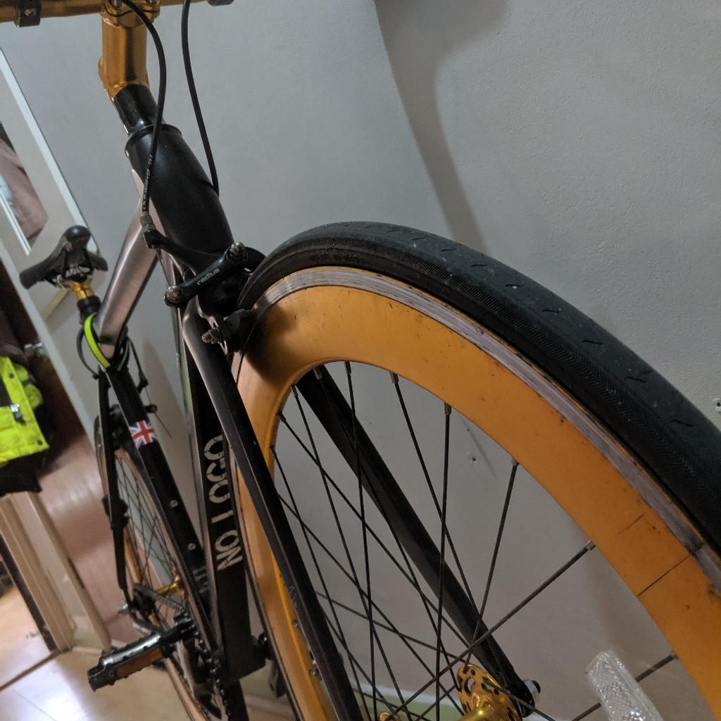 No Logo X Type black and gold single speed in NW6 Camden für 200,00