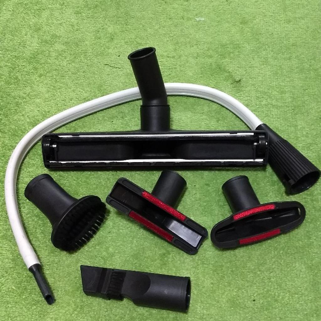 Staubsauger Zubehör Aufsatz Düsen Aufsätze in 4612 Finklham für € 0,01