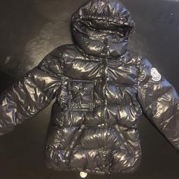 Moncler Coat (WOMENS)
Size2 not sure what size that is as authentic moncler coats do not come in sizes like small, medium etc.. however if they did I would most probably say it is a small lol
Selling for a friend who has all the official moncler documents for the coat along with the bag (however bag is still being used so will not be sold with the coat) Hood does zip off, has been worn a few times and washed once, does have a slight small rip in the left side inside pocket offers taken