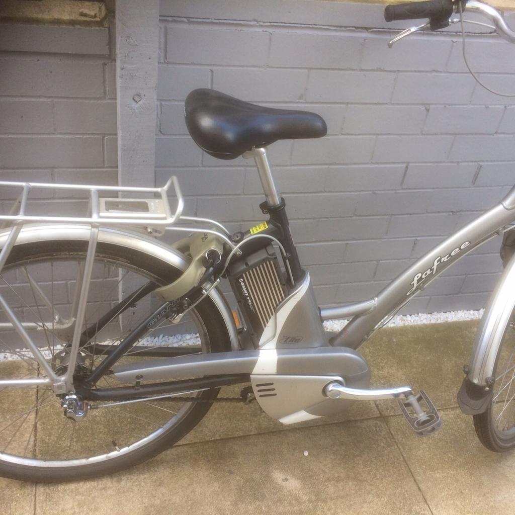 Giant Lafree Lite electric bike medium size. in Calderdale for