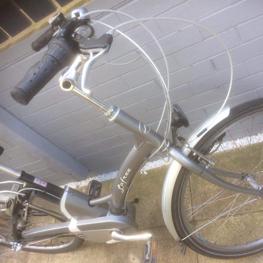 Giant Lafree Lite electric bike medium size. in Calderdale for