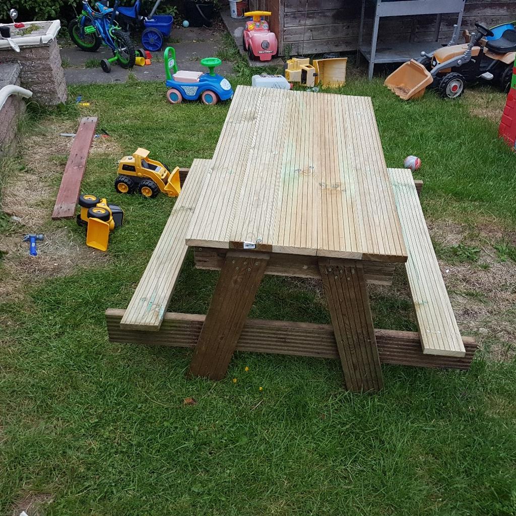 free unwanted pallets and recyclable wood in WR4 Worcester for free for