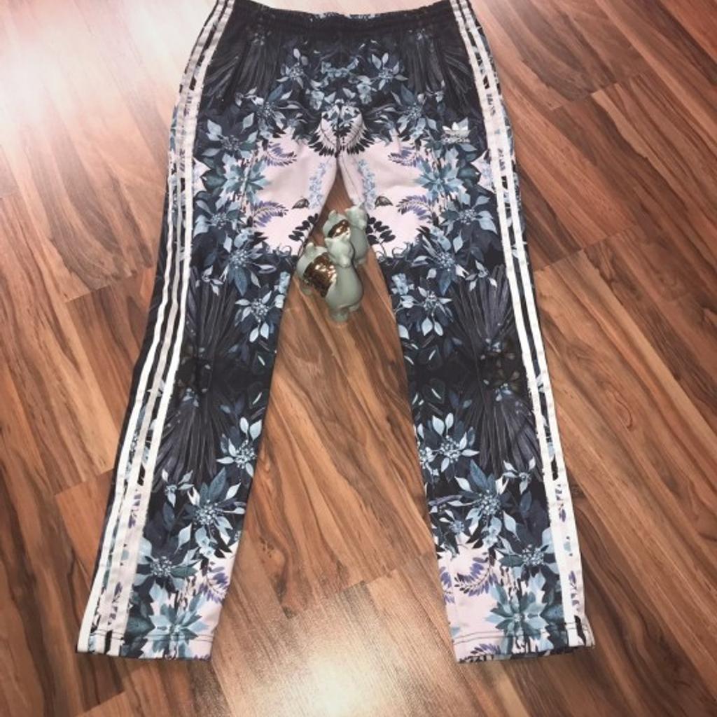 Adidas Hose Fitness Muster Blumen Neu flower in 21073 Harburg fur 28 00 zum Verkauf Shpock DE