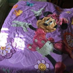 Ich verkaufe eine neuwertige Kleinkinder Schlafdecke Minnie Maus Gr L 144cm  B 107cm und Kissen zusammen für 15 Euro
