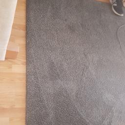 63.5" x 89" (161.5cm x 223cm) grey rug. excellent condition.