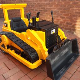 here we have a cat mini digger in good condition apart from 1 little part of the wheel track as shown in the image. only getting ride due to house move. this brand new was £399 and only get this now from America and it's still $350 so grab a real bargain and fun ride on for kids