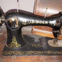 Eine sehr schöne alte Singer Nähmaschine gut erhalten, nur an Selbstabholer