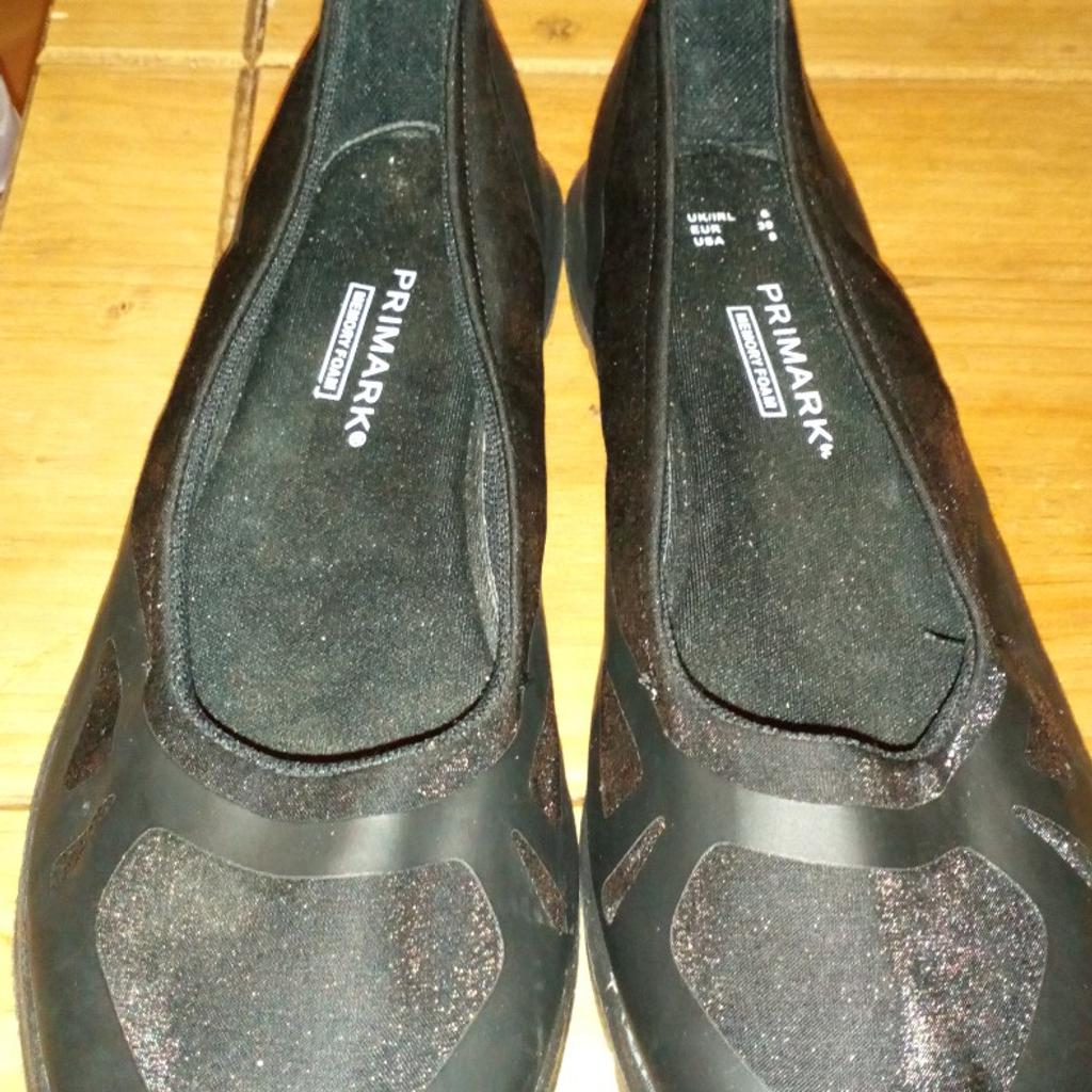 ladies flat black shoes size 6 in B45 Bromsgrove for £2.00 for sale Shpock