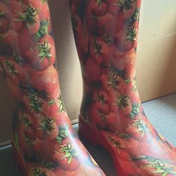 Brand new wellies with strawberry design . Never worn.
Grab a bargain
