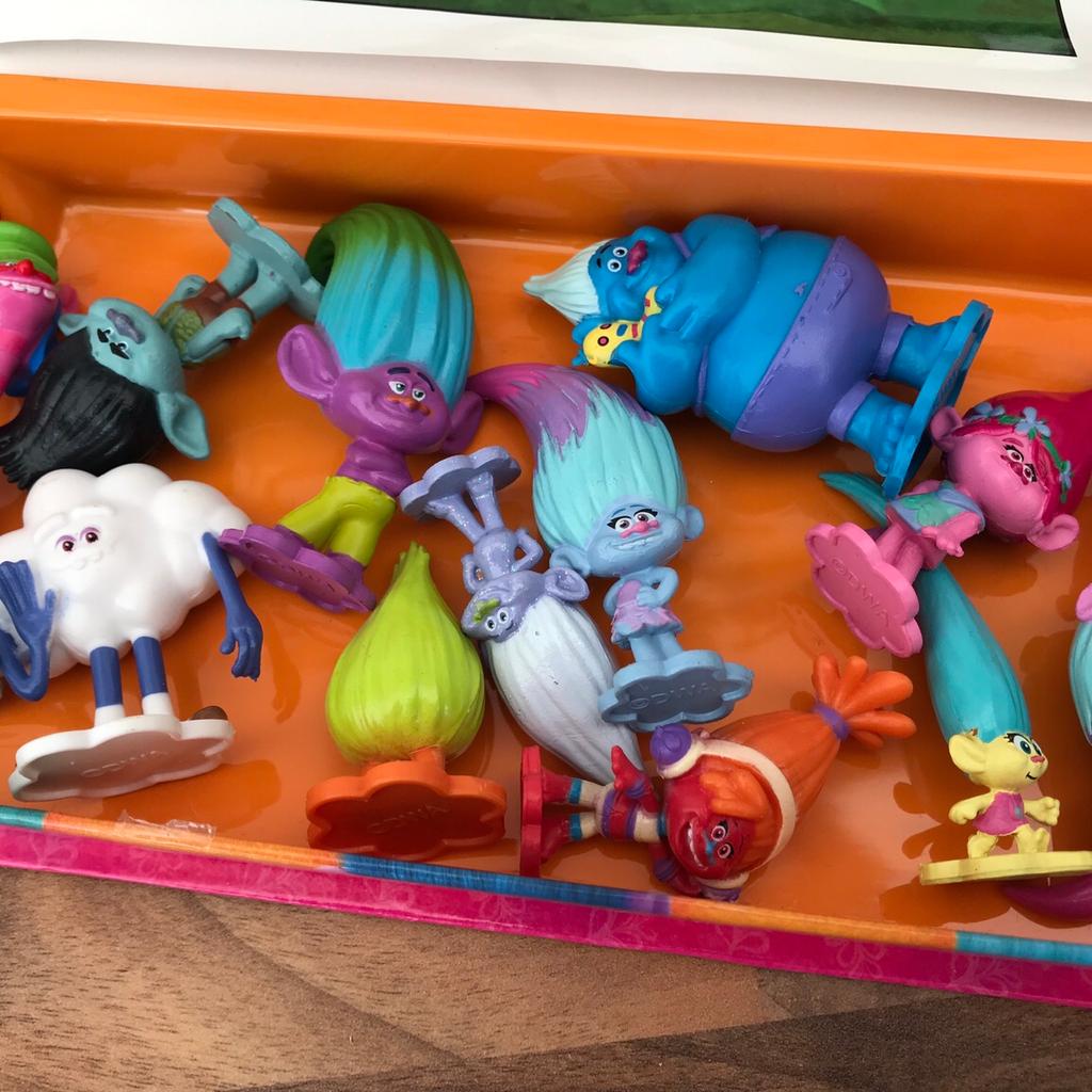 Dreamworks Trolls busy Book with characters in RM20 Thurrock für 2,00 ...