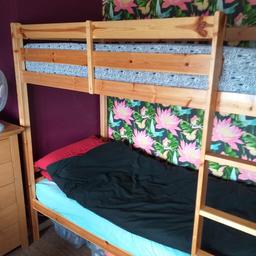 Excellent condition, extra head room for bottom bunk. My 6ft 3 son can sit up in the bottom bunk with ease. Does NOT include mattresses. Ono