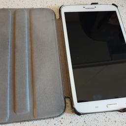 Samsung galaxy tab 3 con qualche problemino di batteria, per il resto in condizioni perfette + cover e accessori.
