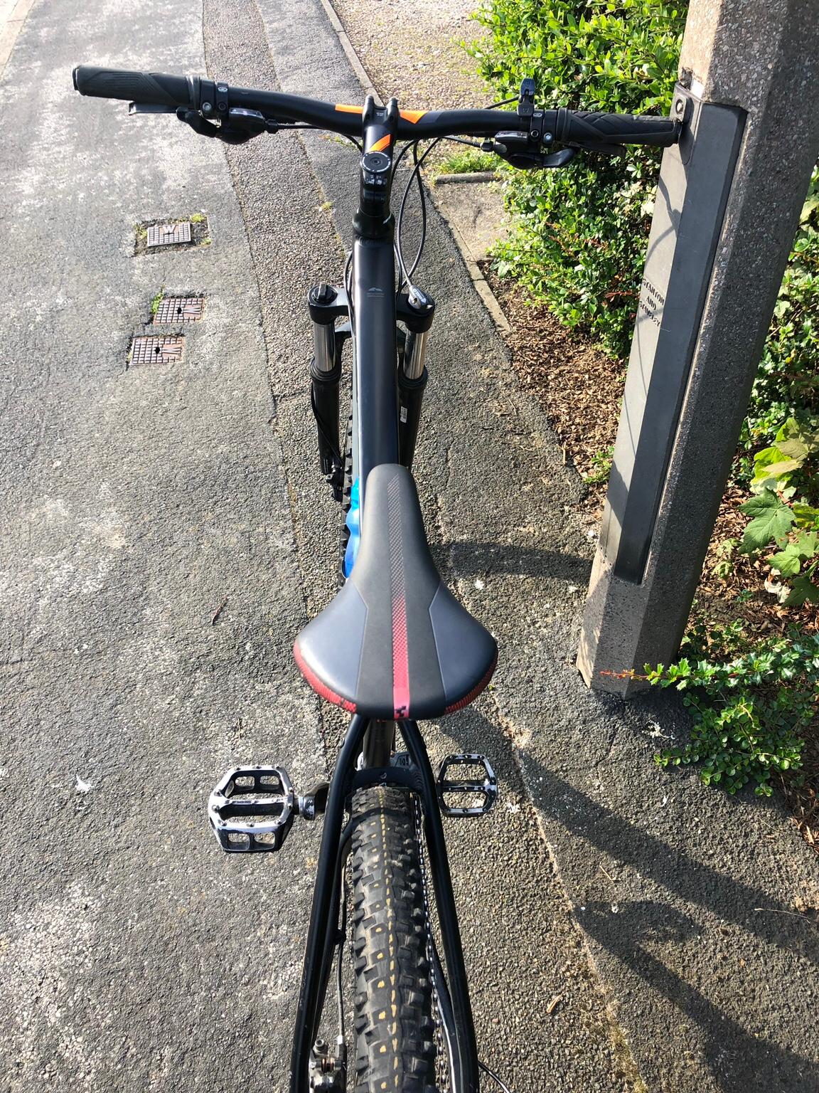 Cube mountain bike 18 inch frame 27.5 wheels in Doncaster für 12.345,00