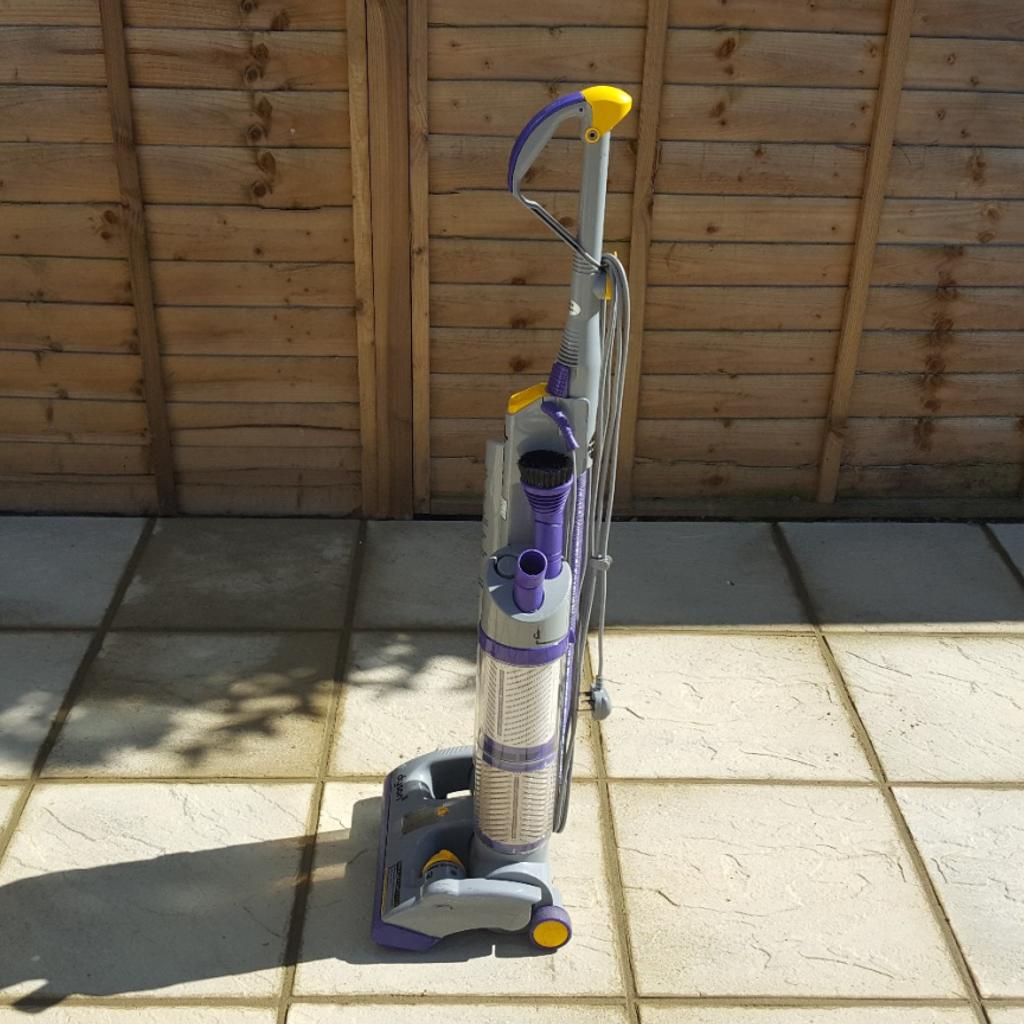 Dyson DC03 Absolute Up Right Vacuum cleaner in TN23 Ashford for £35.00