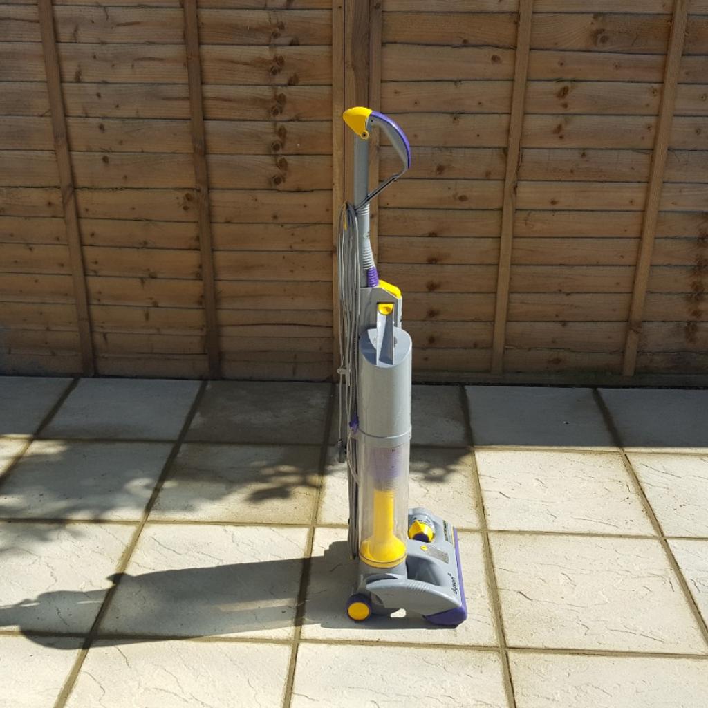 Dyson DC03 Absolute Up Right Vacuum cleaner in TN23 Ashford for £35.00