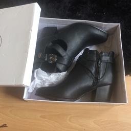 Ladies size 6 boots brand new never been worn still in the box £5