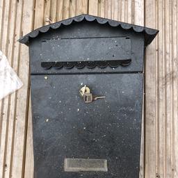 Metal post box with two keys £5 Ono