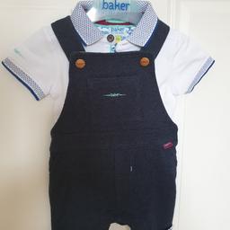Worn once, boys dungarees and t shirt set.
Size: 0-3 months