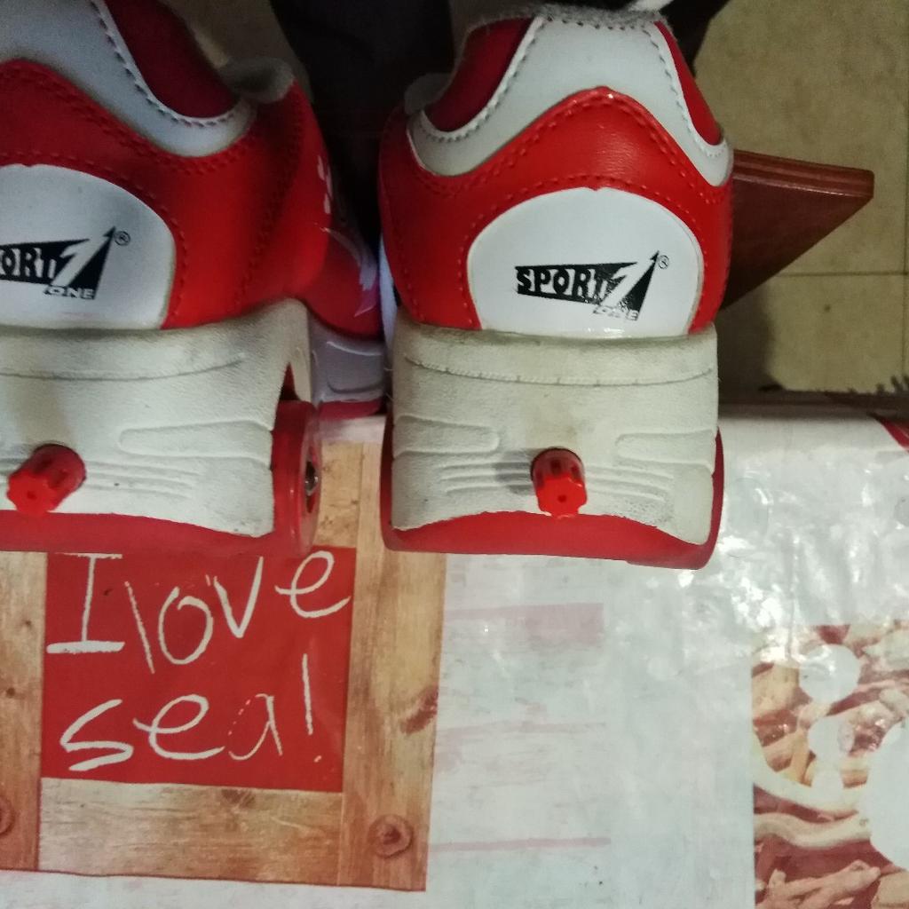 Scarpe con hotsell rotelle estraibili