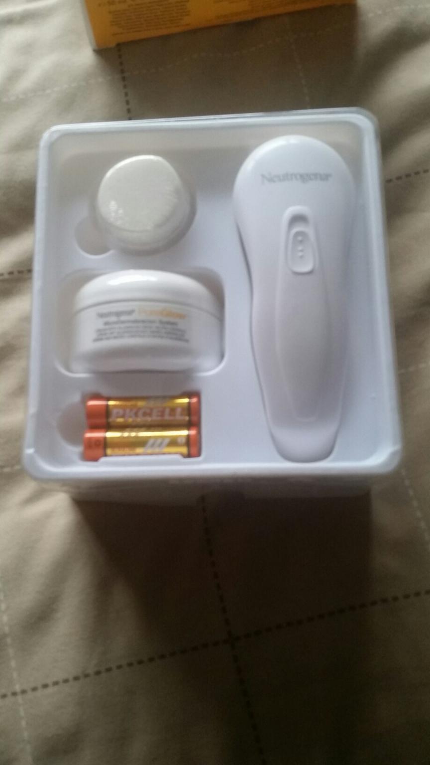 Neutrogena PureGlow MicroDermabrasion System in LS19 Leeds for £5.00