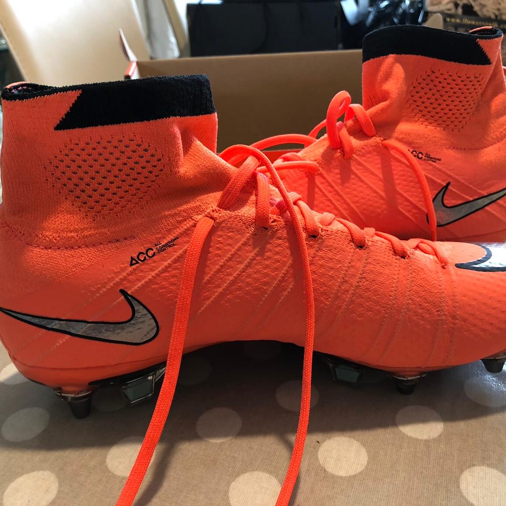 Orange sock clearance boots