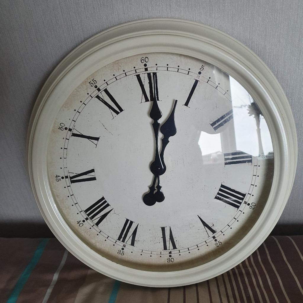 large cream wall clock in WV14 Wolverhampton für 5,00 £ zum Verkauf