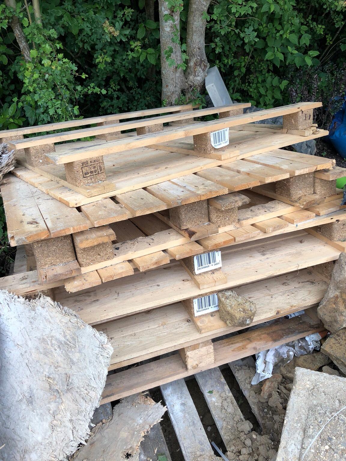 Free pallets in TN23 Ashford für gratis zum Verkauf Shpock DE