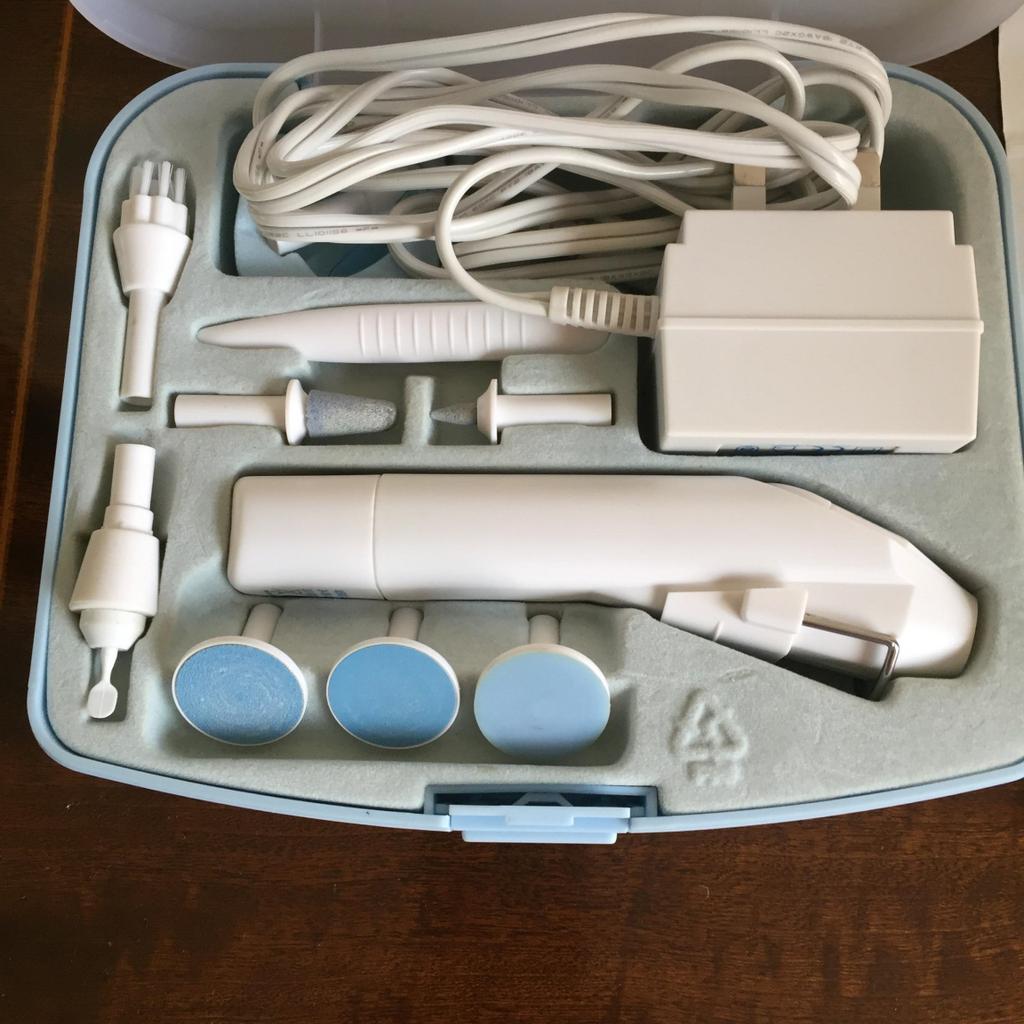 BOOTS TOTAL NAILCARE MANICURE & PEDICURE SET in WF1 Wakefield for £11.00 for sale Shpock