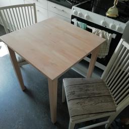 Bordet är 70x70 cm. Väldigt praktisk möbel i det lilla köket
Billigare vid snabb affär
o avhämtning
