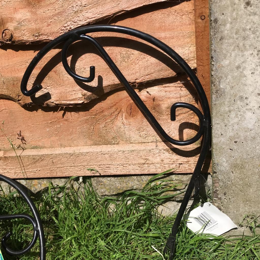 8 arcing hanging basket brackets in B67 Sandwell für £ 4,00 zum Verkauf