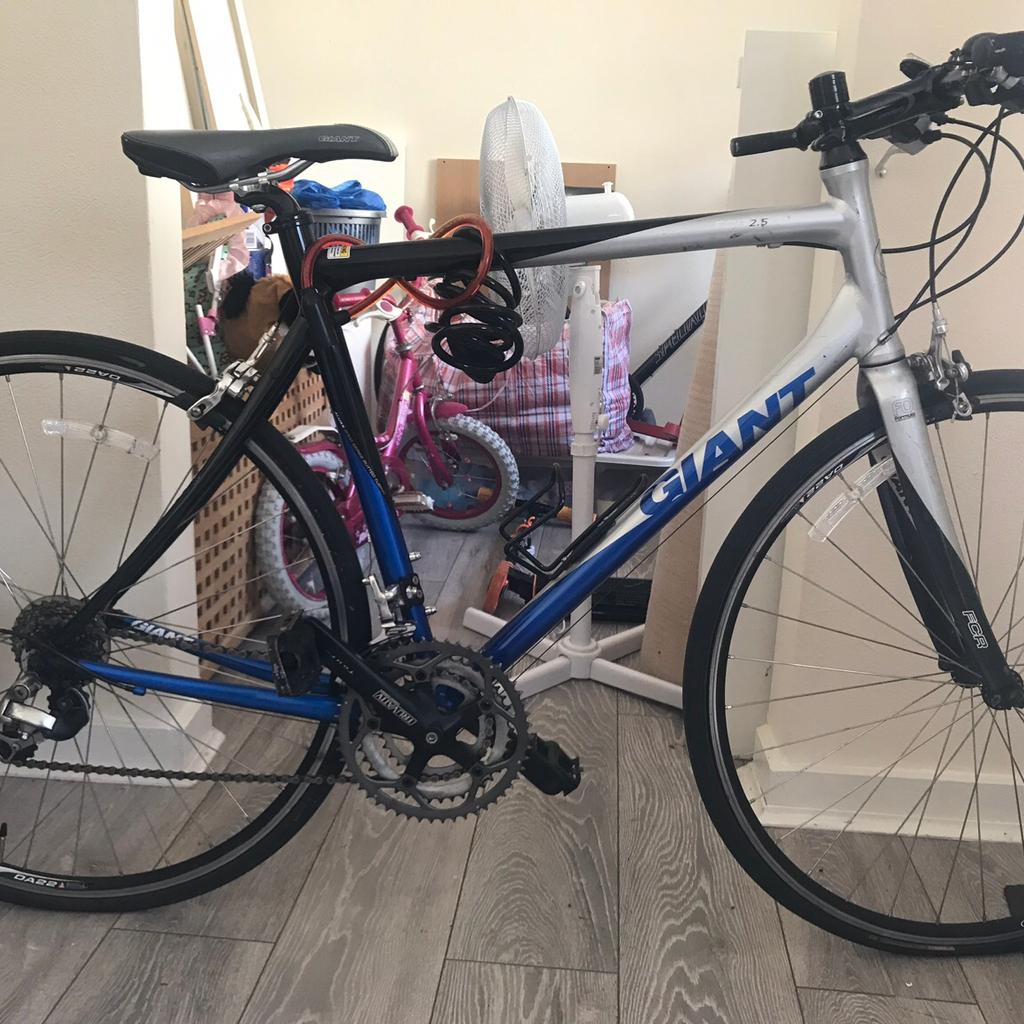 GIANT ALUXX 8000 ROAD BIKE in IG1 Redbridge for 115.00 for sale