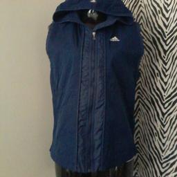 Sleeveless Coat/Jacket
Adidas
Size 32-34 I'd say a ladies 10-12
Side pockets n hood

Worn few times, as seen in iTunes Good condition. 

Delivery free if local.