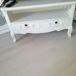 Toulouse tv stand