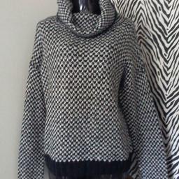 Roll Neck Jumper
Black n White
Size 10-12

Worn. Good condition, as seen in pictures.

Delivery free if local.