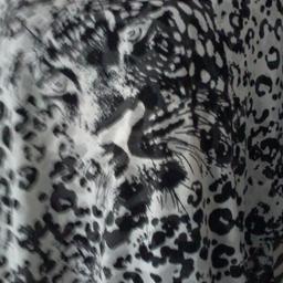 Leopard Print Top..
George
Black n white
Size 20 fits like a 16-18 

Worn once. Perfect condition, as seen in pictures. Worn as kaftan top off shoulder with lime green bra.

Delivery free if local.