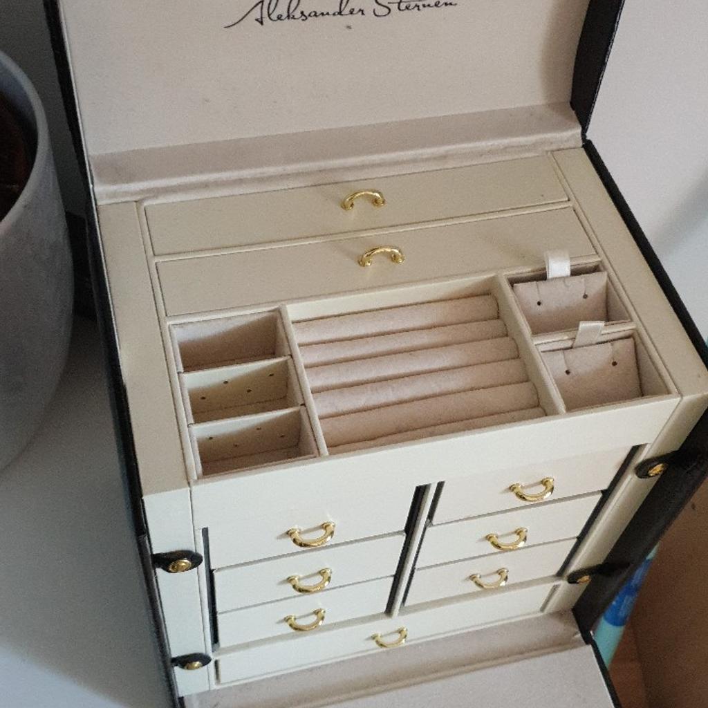 Schmuckkoffer von Aleksander Sternen in 68167 Mannheim für 25,00 € zum Verkauf