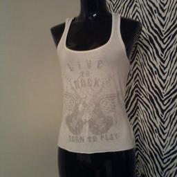 Vest Top..
Live To Rock Born To Play Slogun
White
Size 10-12
Twisted back, slightly sheer

Worn few times. Good condition,  as seen in pictures. 

Delivery free if local.