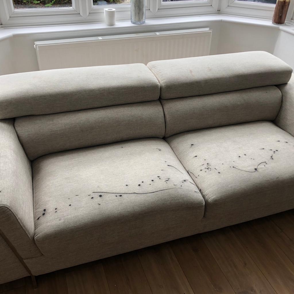 Free sofa. Collection only. in N20 London für gratis zum Verkauf