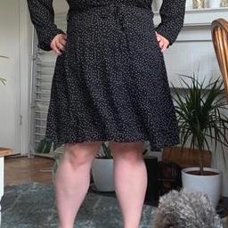 Plus size size 20 dress from Glamourous Curve. Lovely dress with deep v neck cut and zip up the back. Worn once and now is too big for me. Beautiful dress.